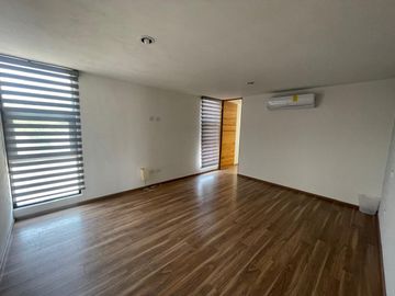 Casa en Venta en Club de Golf La Loma con Alberca Techada.