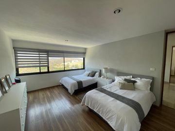 Casa en Venta en Club de Golf La Loma con Alberca Techada.