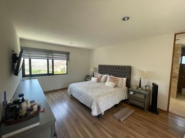 Casa en Venta en Club de Golf La Loma con Alberca Techada.