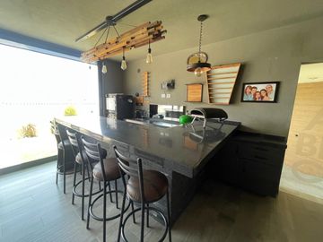 Casa en Venta en Club de Golf La Loma con Alberca Techada.