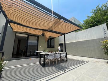Casa en Venta en Club de Golf La Loma con Alberca Techada.