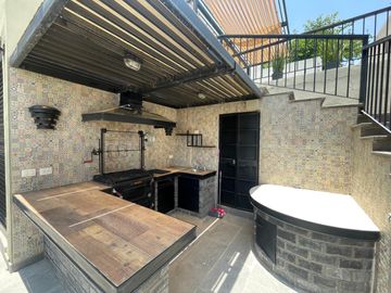 Casa en Venta en Club de Golf La Loma con Alberca Techada.