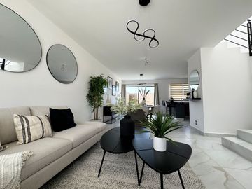 𝗖𝗮𝘀𝗮 𝗘𝗻 𝗩𝗲𝗻𝘁𝗮, en la zona de mas alta plusvalía de la ciudad