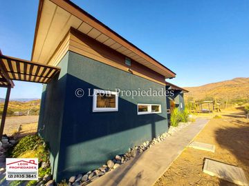León Propiedades arrienda hermosa casa en sector Alhué