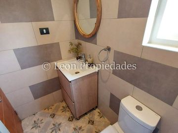 León Propiedades arrienda hermosa casa en sector Alhué