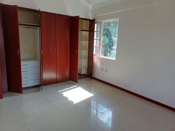 Casa de Venta en Conjunto Cerrado. Cumbaya