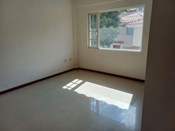 Casa de Venta en Conjunto Cerrado. Cumbaya