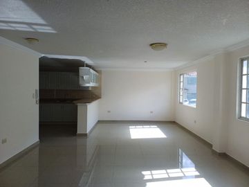 Casa de Venta en Conjunto Cerrado. Cumbaya