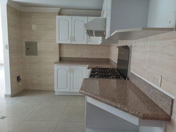 Casa de Venta en Conjunto Cerrado. Cumbaya