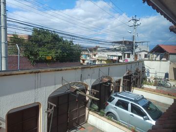 Casa de Venta en Conjunto Cerrado. Cumbaya