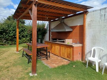 Casa de Venta en Conjunto Cerrado. Cumbaya