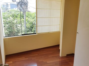 SE VENDE LINDO DEPARTAMENTO DE 105 M2 , CERCA A COLEGIOS EN VALLE HERMOSO. SURCO
