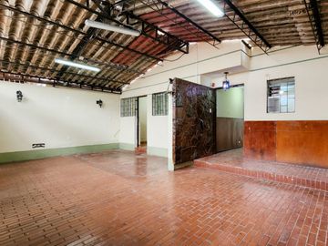 Vendo casa, 278 m2, 4 pisos, 4 hab, 3 baños, 2 cocheras, La Virreyna, Surco