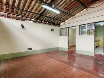 Vendo casa, 278 m2, 4 pisos, 4 hab, 3 baños, 2 cocheras, La Virreyna, Surco