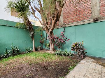 Vendo casa, 278 m2, 4 pisos, 4 hab, 3 baños, 2 cocheras, La Virreyna, Surco