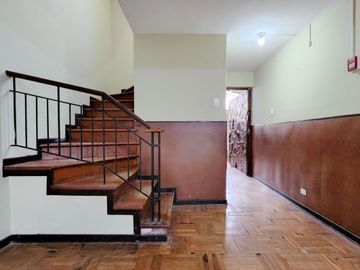 Vendo casa, 278 m2, 4 pisos, 4 hab, 3 baños, 2 cocheras, La Virreyna, Surco