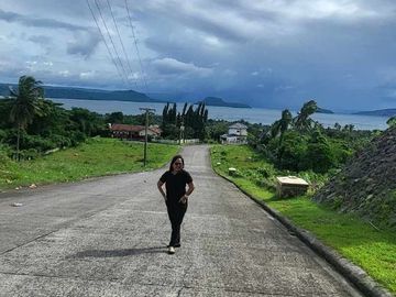 House and Lot for Sale Talisay Batangas with beautiful view of the Lake