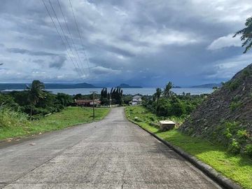 House and Lot for Sale Talisay Batangas with beautiful view of the Lake
