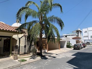 CASA Venta LOMAS del PASEO Monterrey en CERRADA ESTUPENDA Magnificas Vistas Panorámicas Muy Amplia Terreno 2 FRENTES Inmediato SONOMA Cerca de TODO,