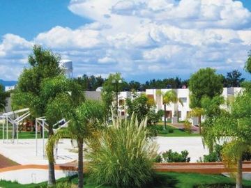 Casa en Venta en  Villas de Bonaterra con Recámara y Baño en Planta Baja