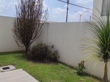 Casa en Venta en  Villas de Bonaterra con Recámara y Baño en Planta Baja