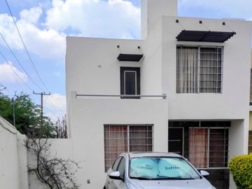 Casa en Venta en  Villas de Bonaterra con Recámara y Baño en Planta Baja
