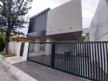 For Sale Semi-Furnished Elegant Single Detached House and Lot in BF Resort Village Las Piñas