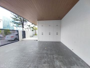 For Sale Semi-Furnished Elegant Single Detached House and Lot in BF Resort Village Las Piñas