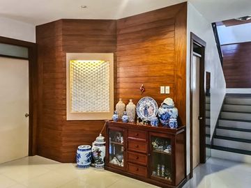 5 Bedrooms House for Sale in Minglanilla