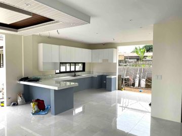 BRAND NEW 4-Bed house for sale Riviera Golf Estate, Silang. ONLY P22m