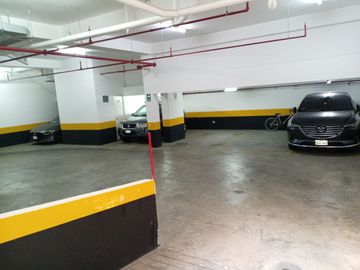 VENTA DE DEPARTAMENTO TRIPLEX, 3 DORMITORIOS, 3 BAÑOS, BALCON, PATIO INTERIOR