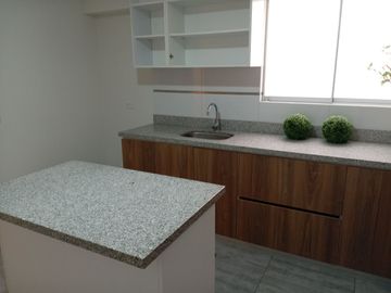 VENTA DE DEPARTAMENTO TRIPLEX, 3 DORMITORIOS, 3 BAÑOS, BALCON, PATIO INTERIOR