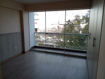 VENTA DE DEPARTAMENTO TRIPLEX, 3 DORMITORIOS, 3 BAÑOS, BALCON, PATIO INTERIOR