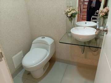VENTA DE DEPARTAMENTO TRIPLEX, 3 DORMITORIOS, 3 BAÑOS, BALCON, PATIO INTERIOR