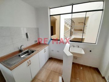 Simpatico Departamento En Urb Los Cipreces