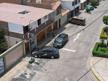 SE VENDE CASA A PRECIO DE TERRENO EN LOS OLIVOS URB. COVIDA
