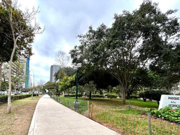 SE VENDE ESTE LINDO DPTO. CON COCHERA, FULL AMOBLADO. FRENTE A PARQUE Y A UNA CUADRA DEL MALECÓN PAUL HARRIS, BARRANCO ✨💚