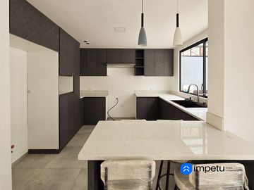 En venta casa a estrenar al sur de la ciudad de Loja aplica a crédito VIP