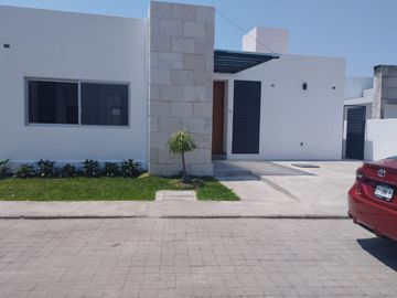 SE VENDE CASA A 1KM DE HACIENDA CORTES