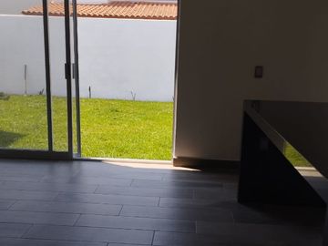 SE VENDE CASA A 1KM DE HACIENDA CORTES
