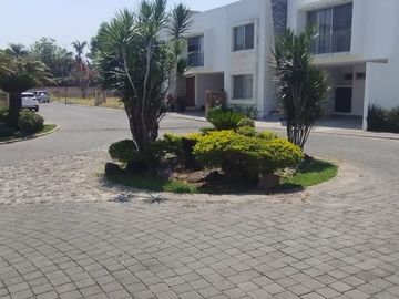 SE VENDE CASA A 1KM DE HACIENDA CORTES