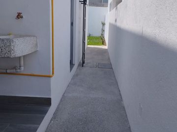 SE VENDE CASA A 1KM DE HACIENDA CORTES