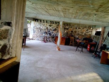 SE VENDE CASA SOLA CON ALBERCA Y AMPLIO JARDÍN