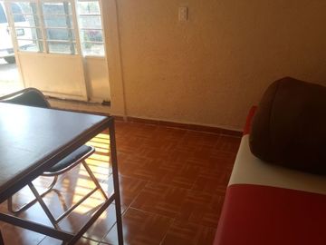 SE VENDE CASA SOLA CON ALBERCA Y AMPLIO JARDÍN