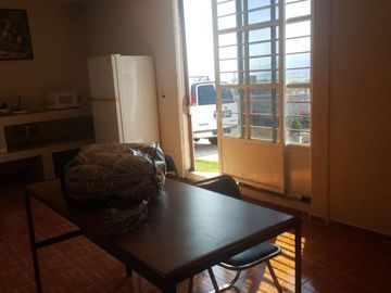 SE VENDE CASA SOLA CON ALBERCA Y AMPLIO JARDÍN