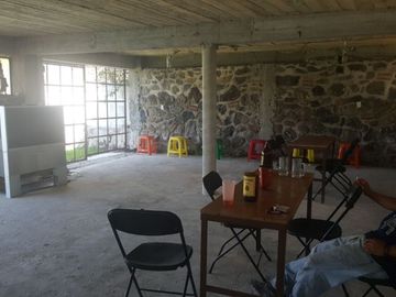 SE VENDE CASA SOLA CON ALBERCA Y AMPLIO JARDÍN