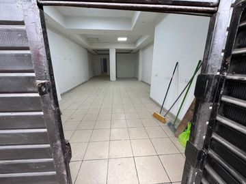 Se alquila local comercial en zona centrica de chorrillos