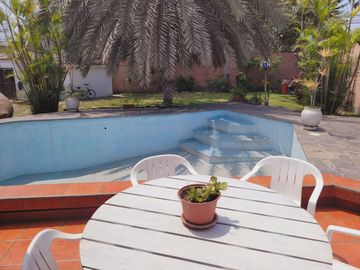 VENDO ESPACIOSA CASA EN SOL DE LA MOLINA
