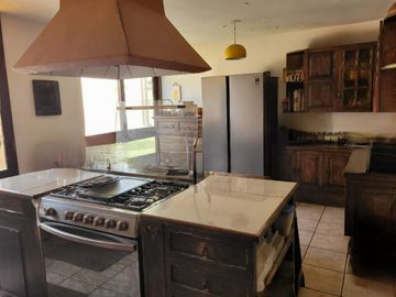 VENDO ESPACIOSA CASA EN SOL DE LA MOLINA