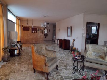 VENTA CASA COMERCIAL EN URDESA CENTRAL AVENIDA LAS MONJAS